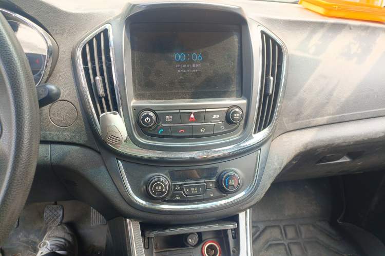 Used Baojun 560 2015 1.8L Manual Elite Edition Audio And AC Panel
