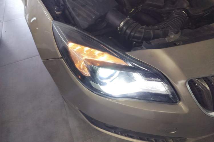 Used Buick Regal 2015 2.0L Elite Fashion Edition Right Front Headlight