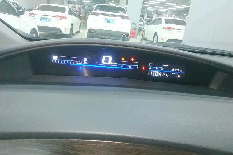 Used Honda Jade 2013 1.8L automatic Comfort version 5 seats
