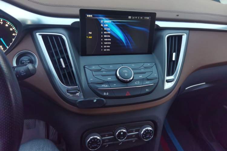 Used Soueast DX7 2015 1.5T Manual Luxury Model