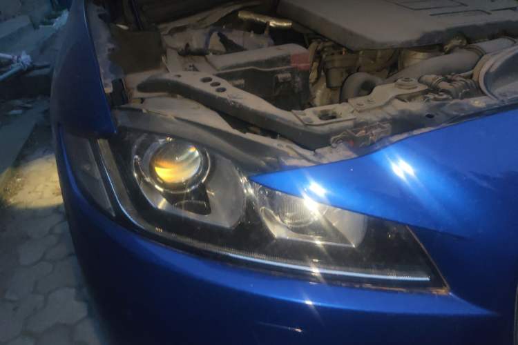 Used Jaguar F-PACE 2018 2.0T Four-Wheel Drive Urban Luxury Edition Right Front Headlight