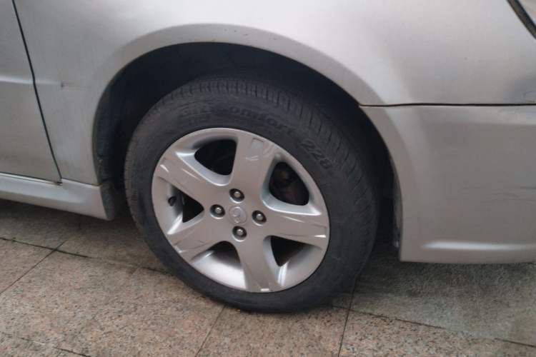 Used Soueast V3 Lingyue 2008 1.5L Manual - Launch Edition Right Front Wheel Hub