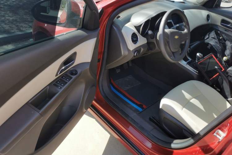 Used Chevrolet Cruze 2015 1.5L Classic SL MT Driver Seat