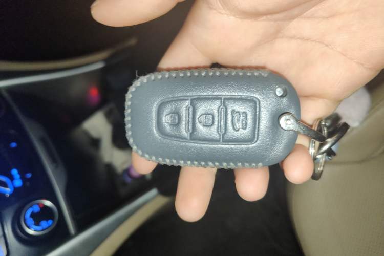 Used Hyundai Sonata 2011 2.0L Automatic Luxury Edition
