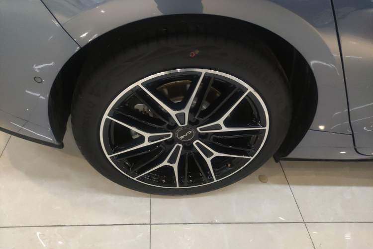 Used BYD Seal 2025 650 Zhihang Edition Right Rear Wheel Hub