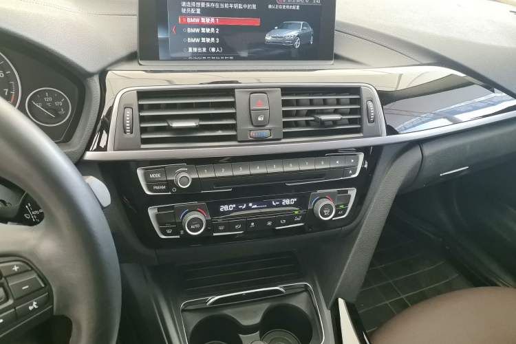 Used BMW 3 Series 2019 320Li Fashion Model Audio And AC Panel