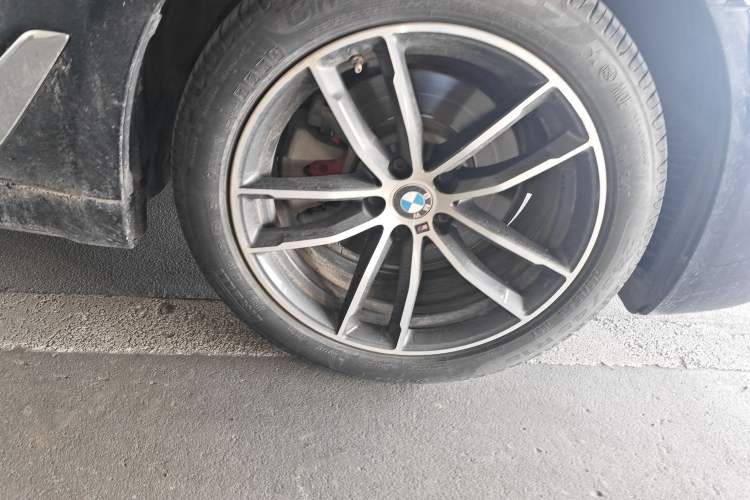 Used BMW 5 Series 2022 Restyled 525Li M Sport Package Right Front Wheel Hub