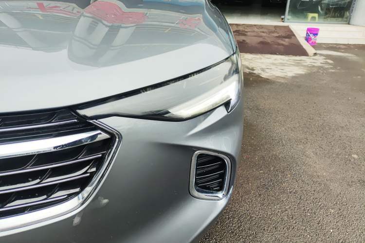 Used Buick Envision 2022 Encore S 652T Two-Wheel-Drive Luxury Model