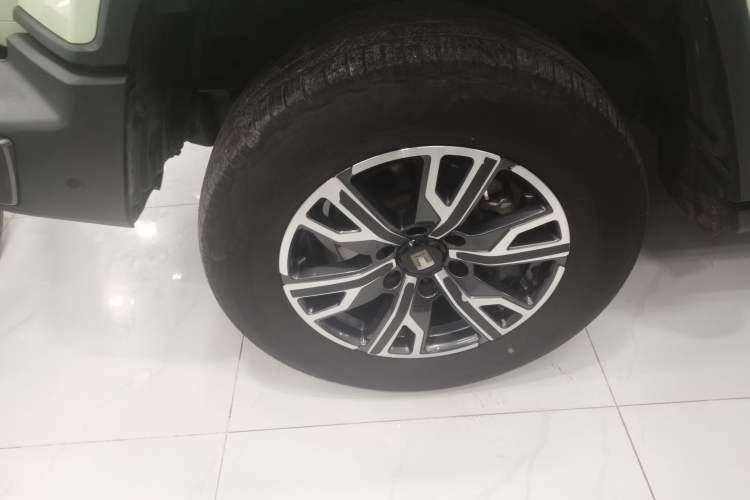 Used Tank 300 2023 City Edition 2.0T—Stylish as Ever Left Front Wheel Hub