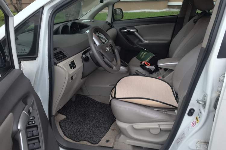 Used Toyota Verso 2014 Starlight 180E CVT Elite Edition
