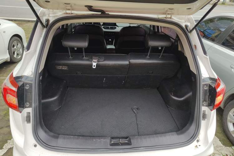 Used Baojun 510 2017 1.5L Manual Fashion Model Trunk