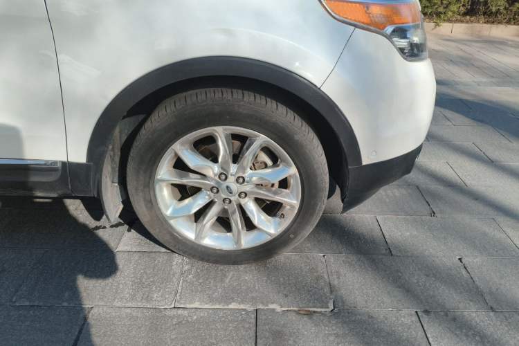 Used Ford Explorer 2013 3.5L Deluxe Model Right Front Wheel Hub