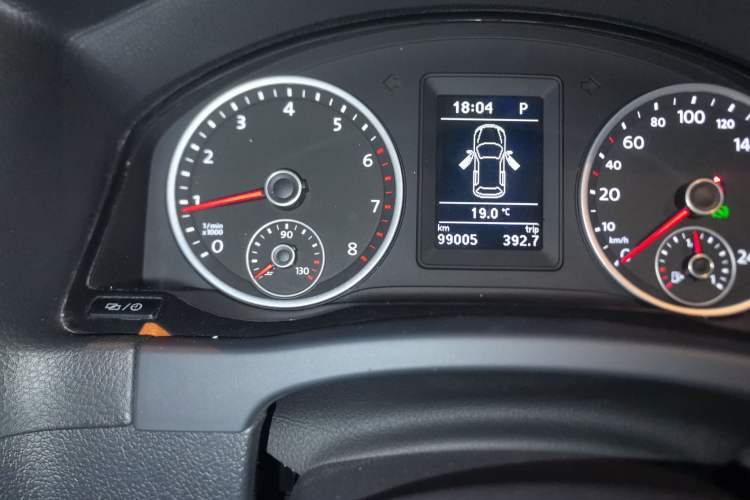 Used Volkswagen Tiguan 2015 1.8TSI Automatic Two-Wheel Drive Comfort Edition Odometer Close Up