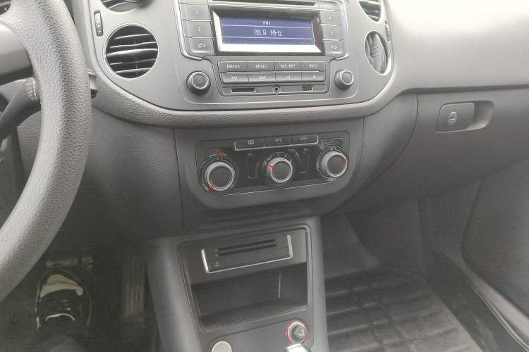 Used Volkswagen Tiguan 2013 1.8TSI Automatic Two-Wheel Drive Trend Edition Audio And AC Panel