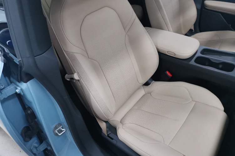 Used Nio ET5 2024 100 kWh Right Front Seat