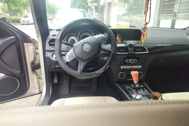 Used Mercedes-Benz C-Class 2011 C 200 CGI Fashion Model
