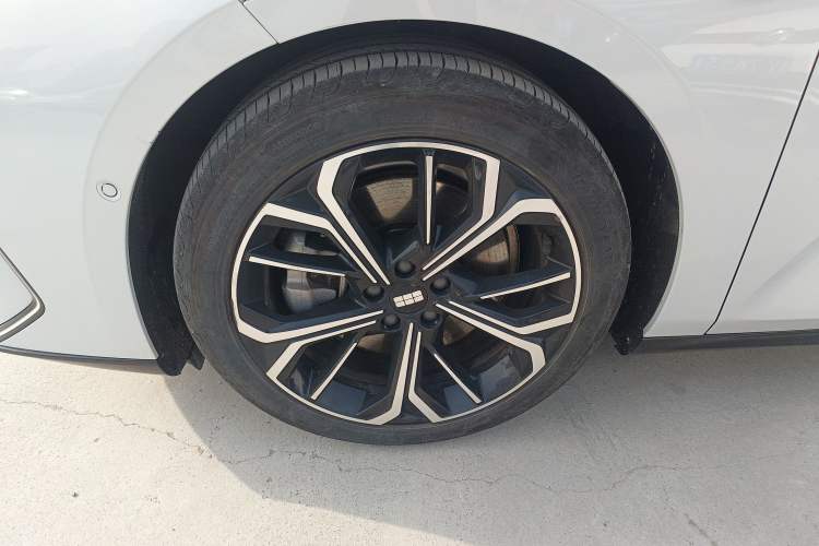 Used Geely Galaxy E8 2025 700 km Long-Range Intelligent Driving Version