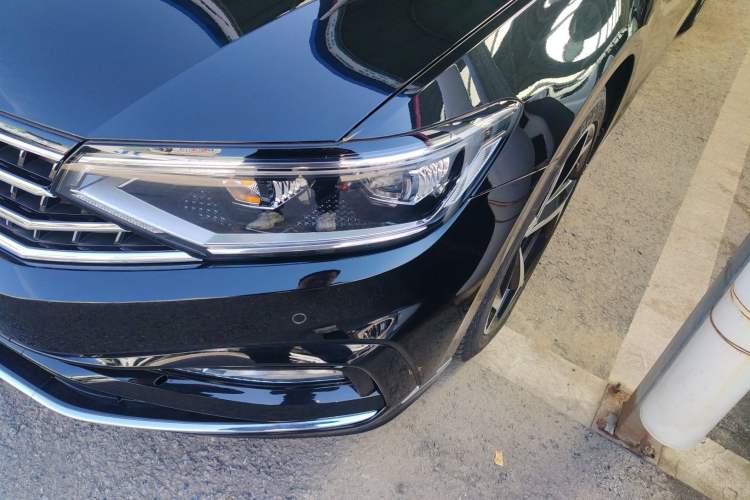 Used Volkswagen Magotan 2025 Revised Version Zhongxiang Edition 330TSI DSG Luxury Trim Left Front Headlight