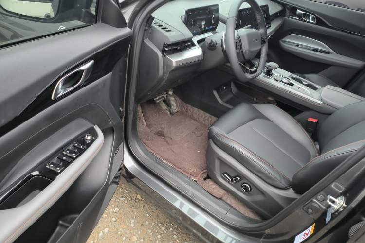 Used Oshan Z6 New Energy 2023 ZhiDian iDD 150KM Flagship PLUS Smart Parking Edition