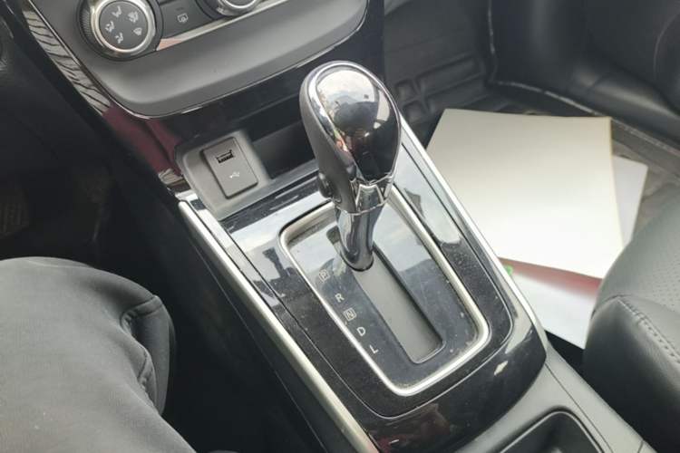 Used Nissan Sylphy 2019 1.6XV CVT Smart Connect Luxury Edition China VI Standard Gear Lever