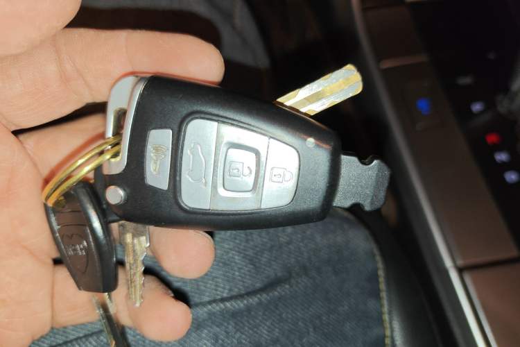 Used Hyundai Veracruz 2012 3.8L Luxury Edition Vehicle Key