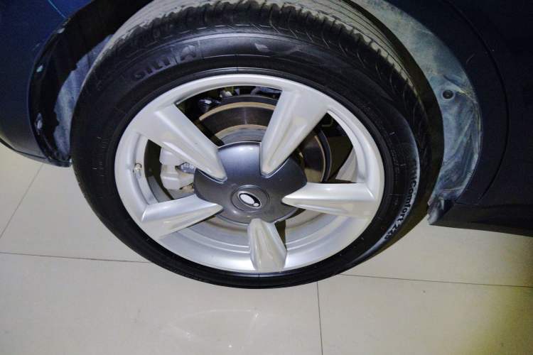 Used ORA Good Cat 2023 401 km Standard Range Luxury Version Lithium Iron Phosphate Right Rear Wheel Hub