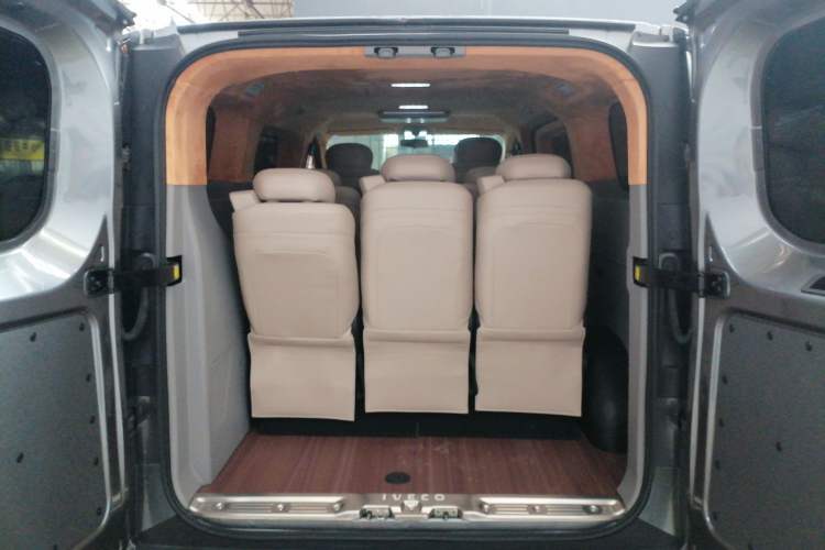 Used Iveco Fidato 2025 B30 Passenger Bus 2.0T 110 kW Automatic – Starlight Edition