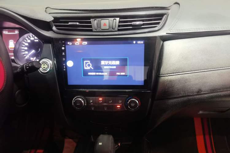 Used Nissan X-Trail 2017 2.0L CVT Comfort Edition 2WD Audio And AC Panel