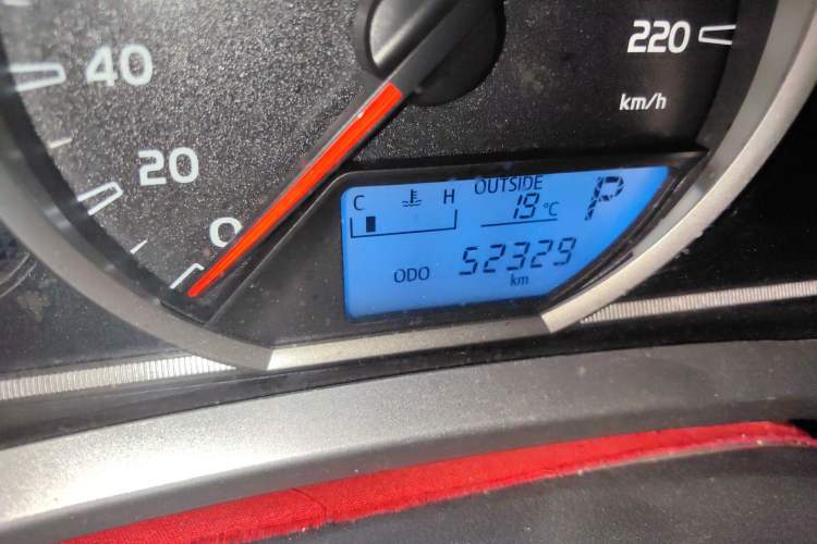 Used Toyota RAV4 2016 2.0L CVT Two-Wheel Drive Fashion Edition China V Standard Odometer Close Up