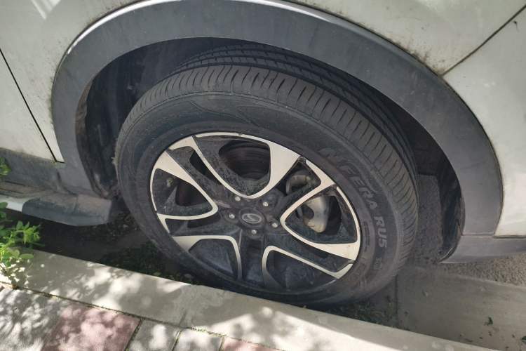 Used Soueast DX7 2016 1.5T Manual Triumph Edition Right Front Wheel Hub