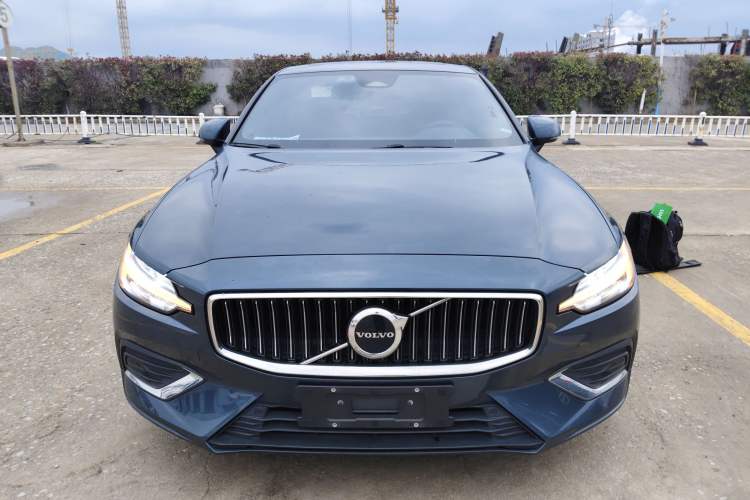 Used Volvo S60 2023 B4 Zhiyi Luxury Edition
