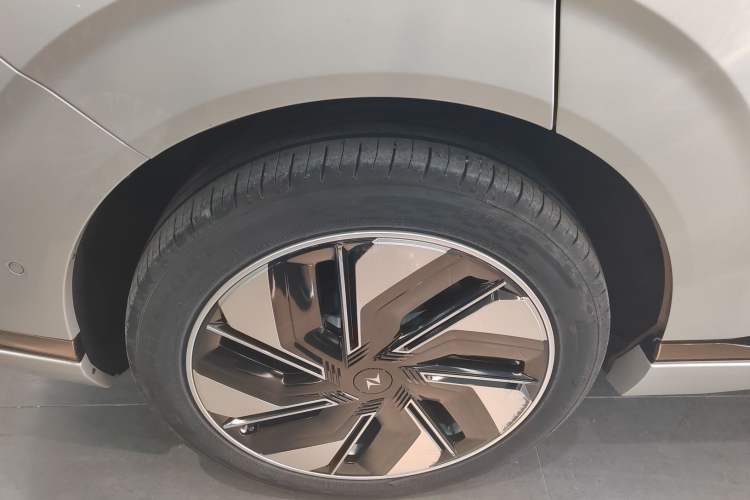 Used Dongfeng eπ eπ008 2024 210Max Range-Extended Version 6 Seats