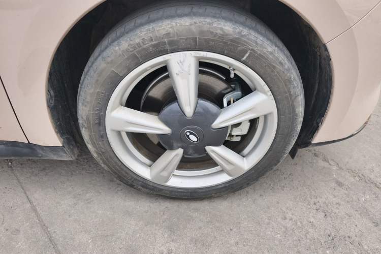 Used ORA Good Cat 2022 Morandi Edition 400km Standard Range Premium Version Lithium Iron Phosphate Right Front Wheel Hub