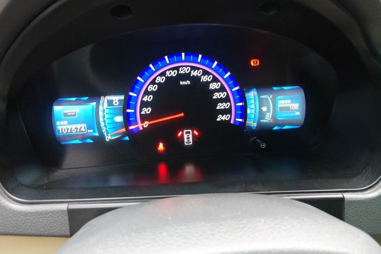 Used BYD M6 2013 2.4L Manual Luxury Model