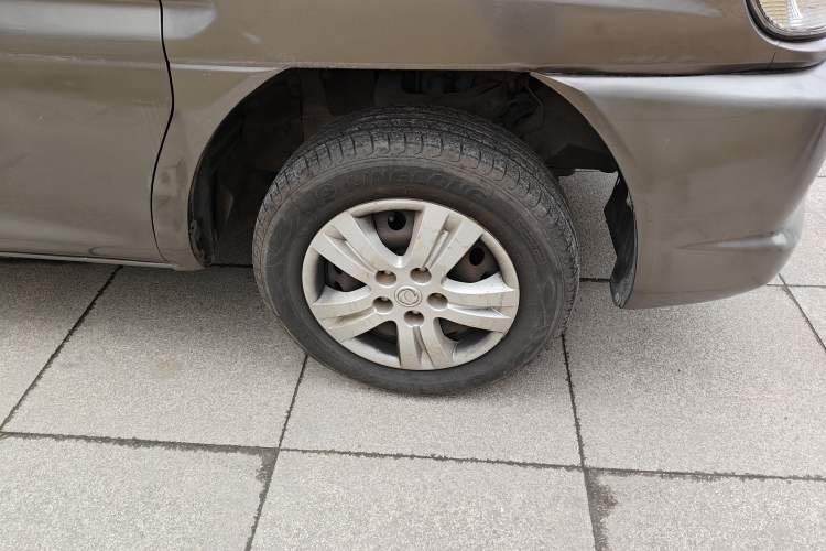 Used FORTHING Lingzhi 2014 V3 1.5L 7-Seater Standard Model II Right Front Wheel Hub