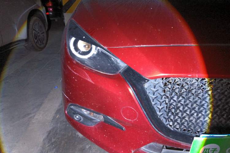 Used Mazda 3 Axela 2017 Hatchback 2.0L Automatic Sport Model China V Emission Standard Right Front Headlight