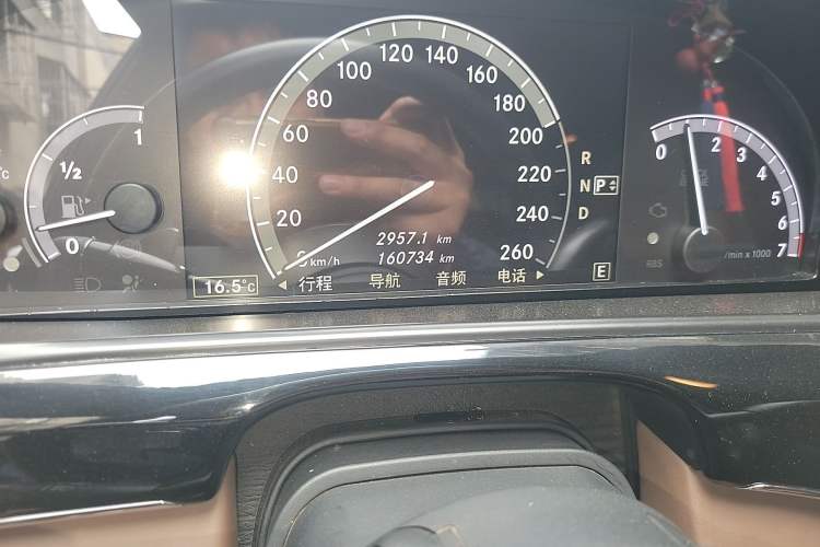 Used Mercedes-Benz S-Class 2011 S 350 L CGI Odometer Close Up