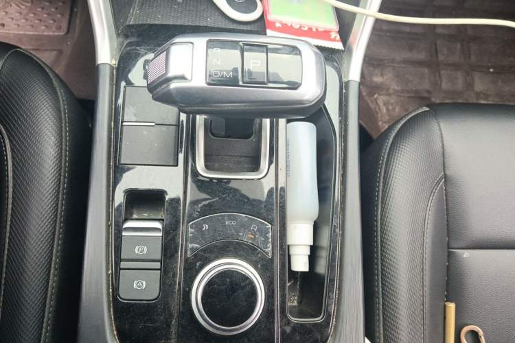 Used Great Wall Poer 2021 2.0T Commercial Version Automatic Diesel Two-Wheel Drive Elite Trim with Long Bed – GW4D20M Gear Lever