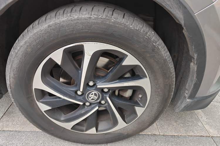 Used Toyota IZOA 2018 2.0L Yichi Version China VI Standard Right Front Wheel Hub