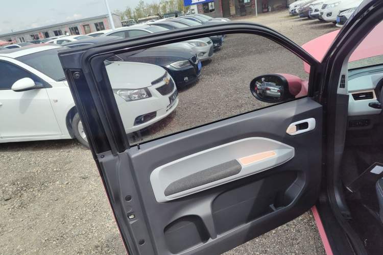 Used Chery New Energy QQ Ice Cream 2022 120km Conical Shape Lithium Iron Phosphate
