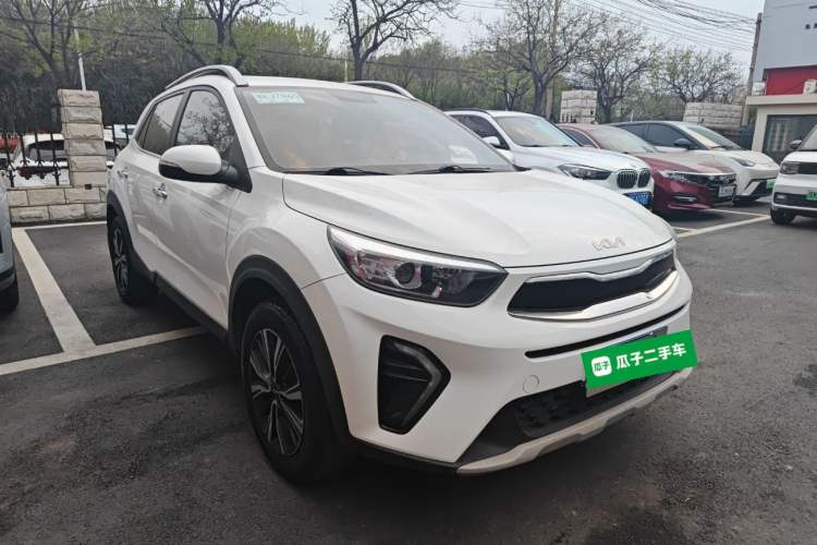 Used Kia kx1 Stonic 2021 1.4L CVT Fun Edition Front Right 45 Deg