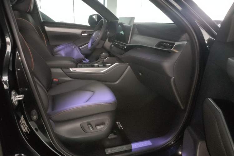 Used Toyota Crown Kluger 2026 Model 2.5L HEV All-Wheel-Drive Prestige Edition Right Front Seat