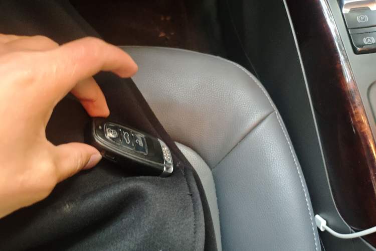 Used Audi A4L 2011 2.0 TFSI Standard Model Vehicle Key