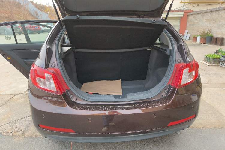 Used Geely Auto Classic Emgrand 2013 Hatchback 1.5L Manual Luxury Model
