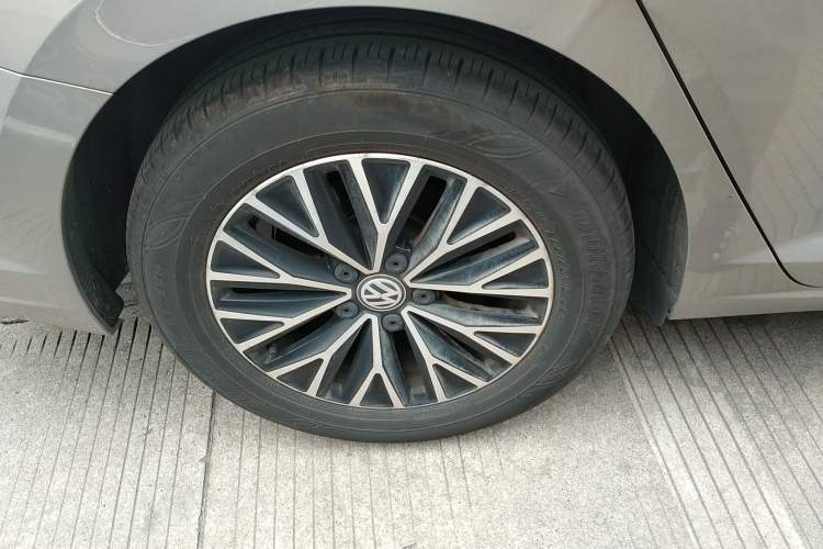 Used Volkswagen Sagitar 2020 200TSI DSG Comfort Version China VI Standard Right Rear Wheel Hub