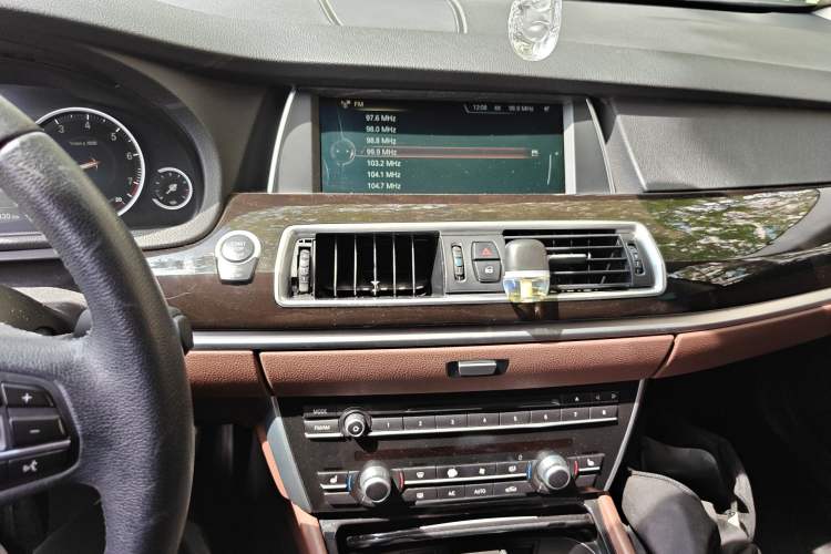 Used BMW 5 Series GT 2014 528i Leading Model Audio And AC Panel