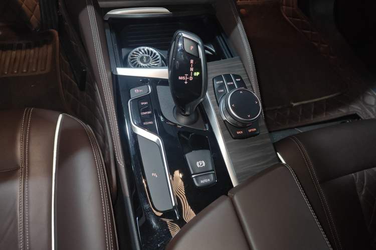 Used BMW 5 Series 2019 Facelifted 530Li Leading Edition Luxury Package Gear Lever