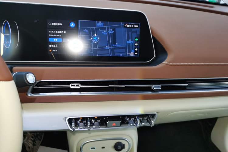 Used ORA Good Cat 2023 401 km Standard Range Luxury Version Lithium Iron Phosphate
