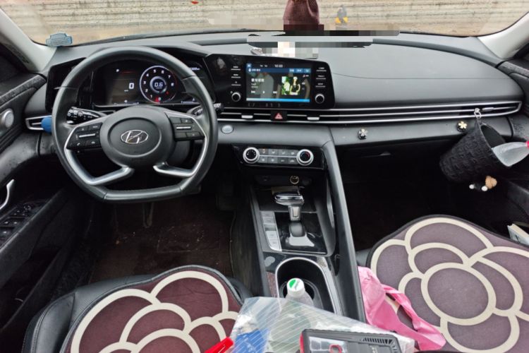 Used Hyundai Elantra 2021 1.5L CVT GLX Elite Edition Center Console