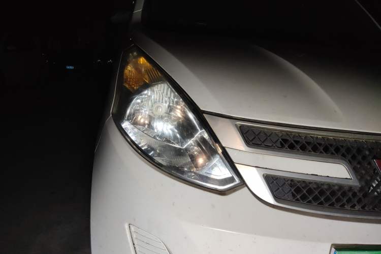 Used Wuling Rongguang V 2016 1.5L Practical Version Right Front Headlight